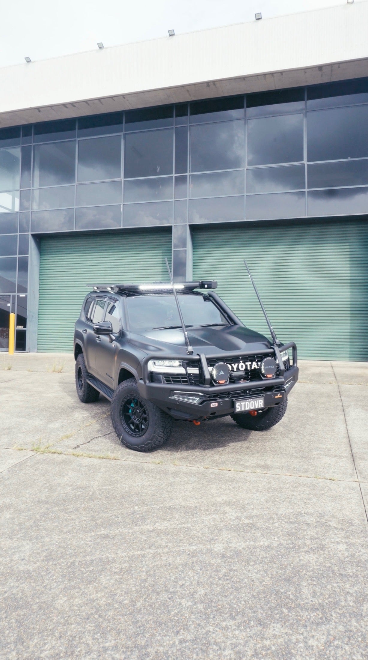 Roof Rack Platform EMP 2200x1425mm Aluminium In Built 28” LED Light Bar Suit Toyota Landcruiser 300 Series 2021+